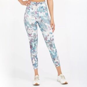 NWT Spanx Booty Boost Active Printed 7/8 Leggings in Painted Camo Pink